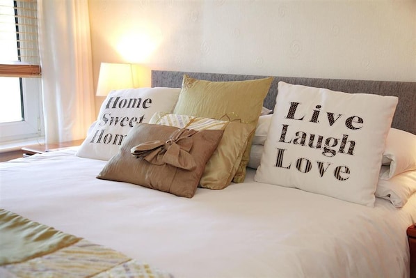 2 bedrooms, iron/ironing board, free WiFi, bed sheets - 2 Bed in Mumbles (oc-hh71) (The Mumbles)