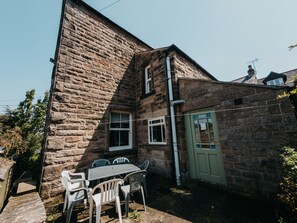 Outdoor dining - Stunning 4 Bedroom House in Stanton On Peak (Matlock)