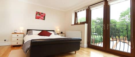 5 Schlafzimmer, Bügeleisen/Bügelbrett, Reisekinderbett, kostenloses WLAN