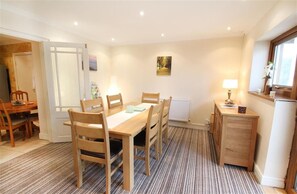 Dining - 5 Bed in Mumbles (oc-hh296) (Newton)