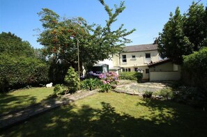 Property grounds - 2 Bed in Mumbles (oc-hh1203) (The Mumbles)