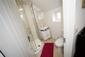 Hair dryer, towels - 3 Bed in Swansea (oc-hh405) (Llanmadoc)