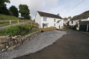 Exterior - 3 Bed in Swansea (oc-hh405) (Llanmadoc)