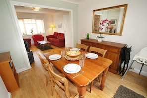 Dining - 3 Bed in Mumbles (oc-hh19) (The Mumbles)