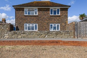 Exterior - 3 Bed in Havant (oc-t34675) (Havant)