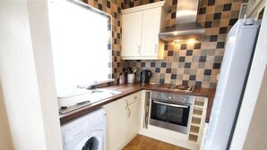 Private kitchen - 2 Bed in Mumbles (oc-hh424) (The Mumbles)