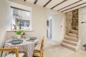 Dining - 2 Bed in Malmesbury (oc-f34728) (Malmesbury)