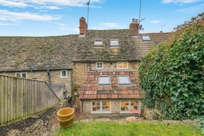 Exterior - 2 Bed in Malmesbury (oc-f34728) (Malmesbury)