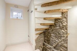 Interior - 2 Bed in Malmesbury (oc-f34728) (Malmesbury)