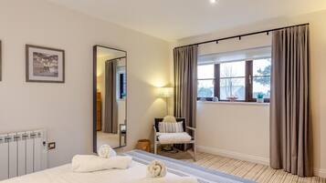 2 bedrooms, iron/ironing board, travel cot, free WiFi