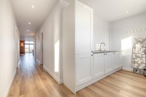 A modern kitchen with white cabinets, a stainless steel sink, and a window with blinds. - 5 Bed in Walcott (oc-n34493) (Walcott)