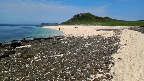 A beach with pebbles, a sandy area, and a hill in the background. - 3 Bed in Snizort (oc-h34778) (Snizort)