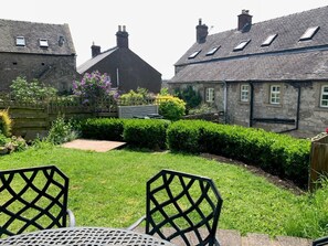 Outdoor dining - 5 Bed in Brassington (oc-h34604) (Brassington)