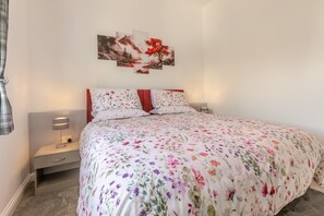 Bügeleisen/Bügelbrett, Reisekinderbett, kostenloses WLAN, Bettwäsche
