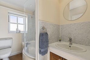 Hair dryer, towels - 1 Bed in Kirkby Green (oc-m34762) (Kirkby Green)