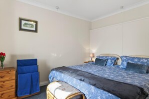 1 bedroom, iron/ironing board, WiFi (free), bed sheets