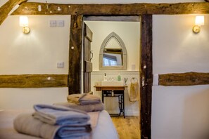 Bügeleisen/Bügelbrett, Reisekinderbett, kostenloses WLAN, Bettwäsche