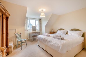 Bügeleisen/Bügelbrett, Reisekinderbett, kostenloses WLAN, Bettwäsche