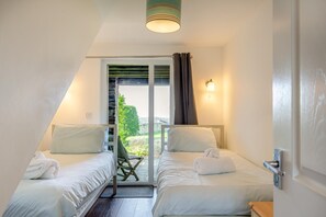 Bügeleisen/Bügelbrett, Reisekinderbett, kostenloses WLAN, Bettwäsche