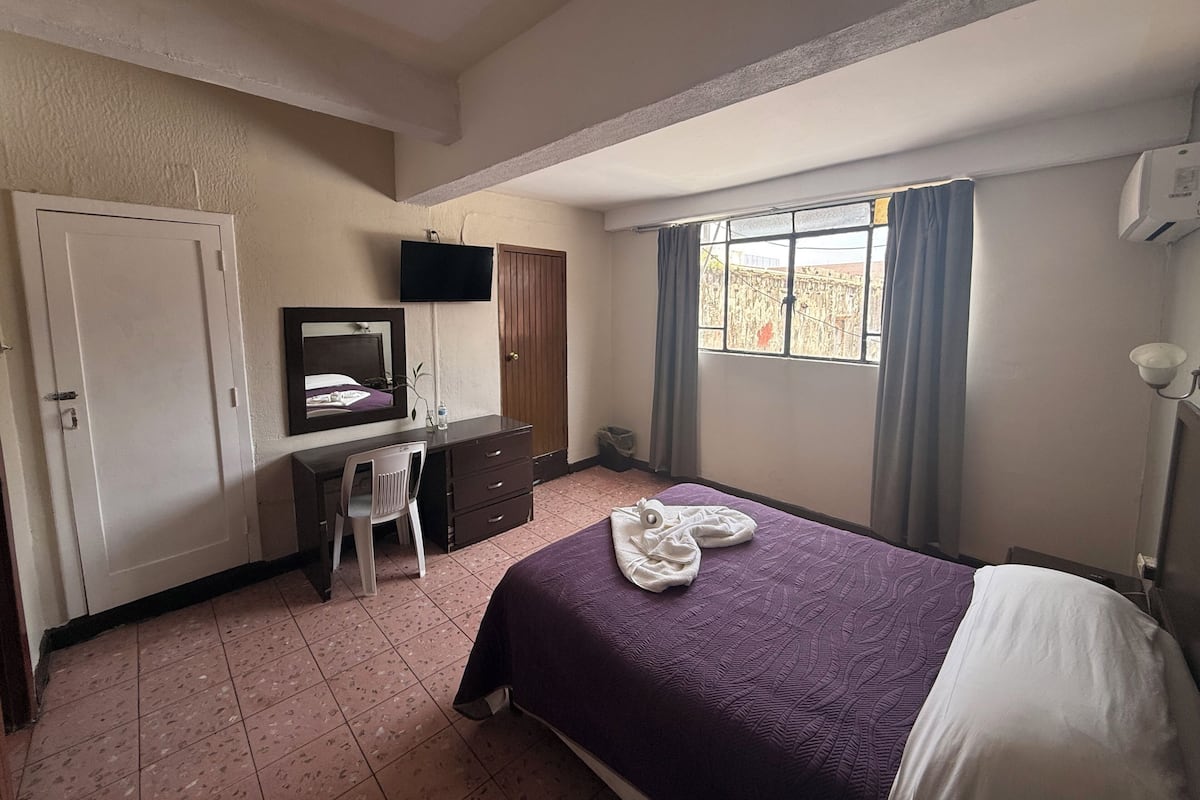 Quarto solteiro básico | Wi-Fi de cortesia, roupa de cama