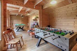 Games room - 3 Bed in Marhamchurch (oc-d34751) (Marhamchurch)