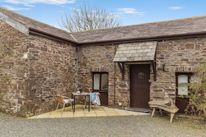 Outdoor dining - 1 Bed in Marhamchurch (oc-s34753) (Marhamchurch)