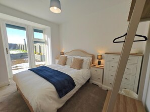 Bügeleisen/Bügelbrett, Reisekinderbett, kostenloses WLAN, Bettwäsche