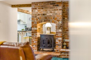 Interior - 3 Bed in Stratton Strawless (oc-w34832) (Stratton Strawless)
