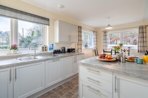 Oven, dishwasher, high chair, cookware/dishes/utensils - 3 Bed in Jedburgh (oc-f34868) (Jedburgh)