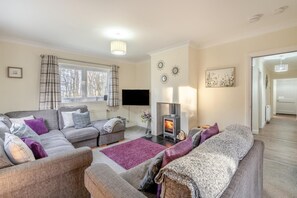 TV, fireplace - 3 Bed in Jedburgh (oc-f34868) (Jedburgh)