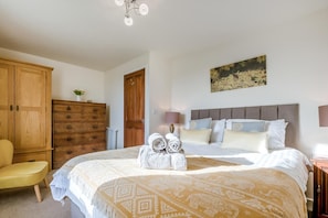 Bügeleisen/Bügelbrett, Reisekinderbett, kostenloses WLAN, Bettwäsche