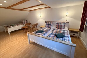 Room - Located right in the center of the village, yet in a very quiet spot at the end of a cul-de-sac. (Wustrow)