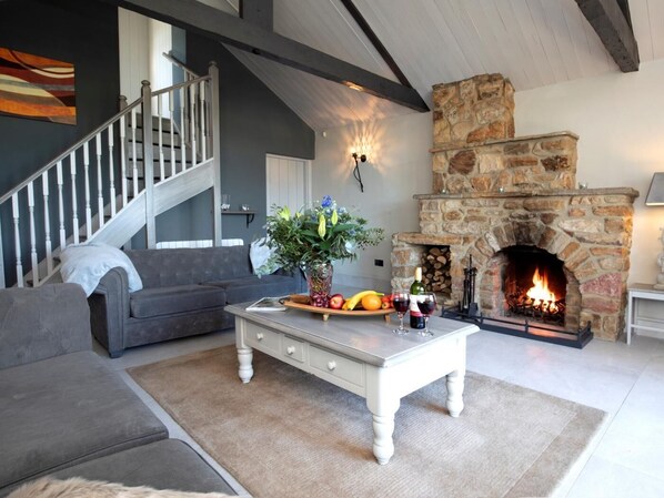 Fireplace - 4 Bed in Richmond (oc-82961) (Gilling West)