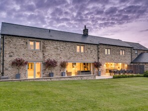 Exterior - 6 Bed in Richmond (oc-80466) (Gilling West)
