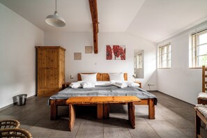Bügeleisen/Bügelbrett, Reisekinderbett, kostenloses WLAN, Bettwäsche