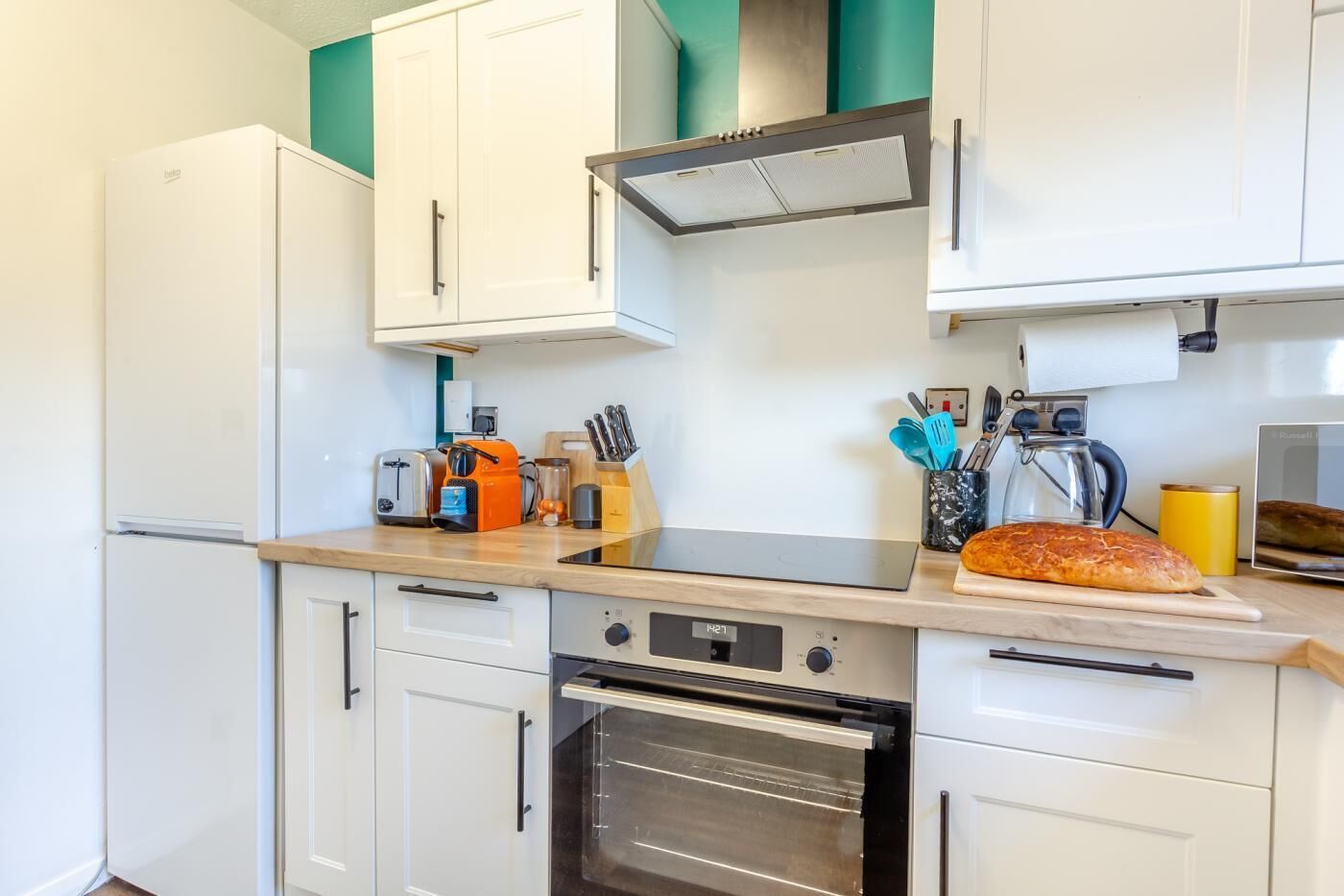 Microwave, oven, dishwasher, cookware/dishes/utensils