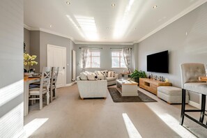 TV - 2 Bed in Barton On Sea (oc-c34500) (Barton on Sea)