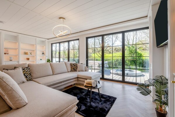 TV - 2 Bed in St. Minver (oc-g34708) (Saint Minver)