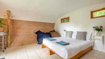 1 chambre, fer et planche à repasser, lit parapluie, draps fournis