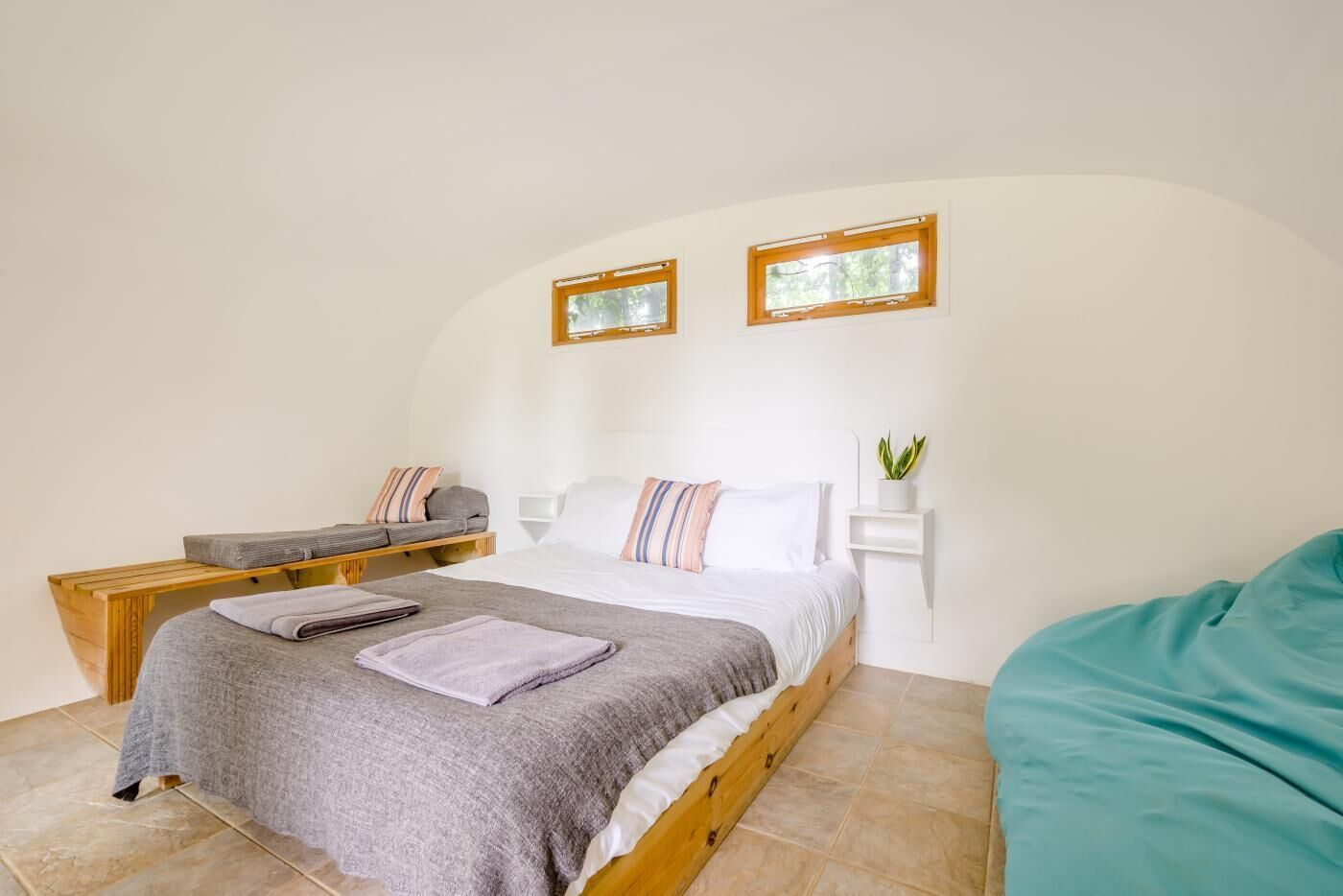 1 bedroom, travel crib, bed sheets