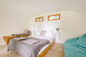 Iron/ironing board, travel cot, bed sheets