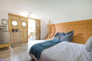 Iron/ironing board, travel crib, bed sheets