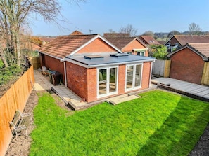 Exterior - Tranquil Bungalow Retreat in Loughborough (Loughborough)