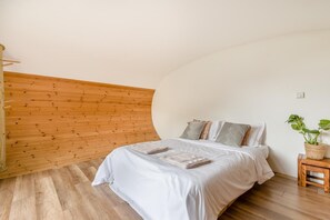 Bügeleisen/Bügelbrett, Reisekinderbett, Bettwäsche