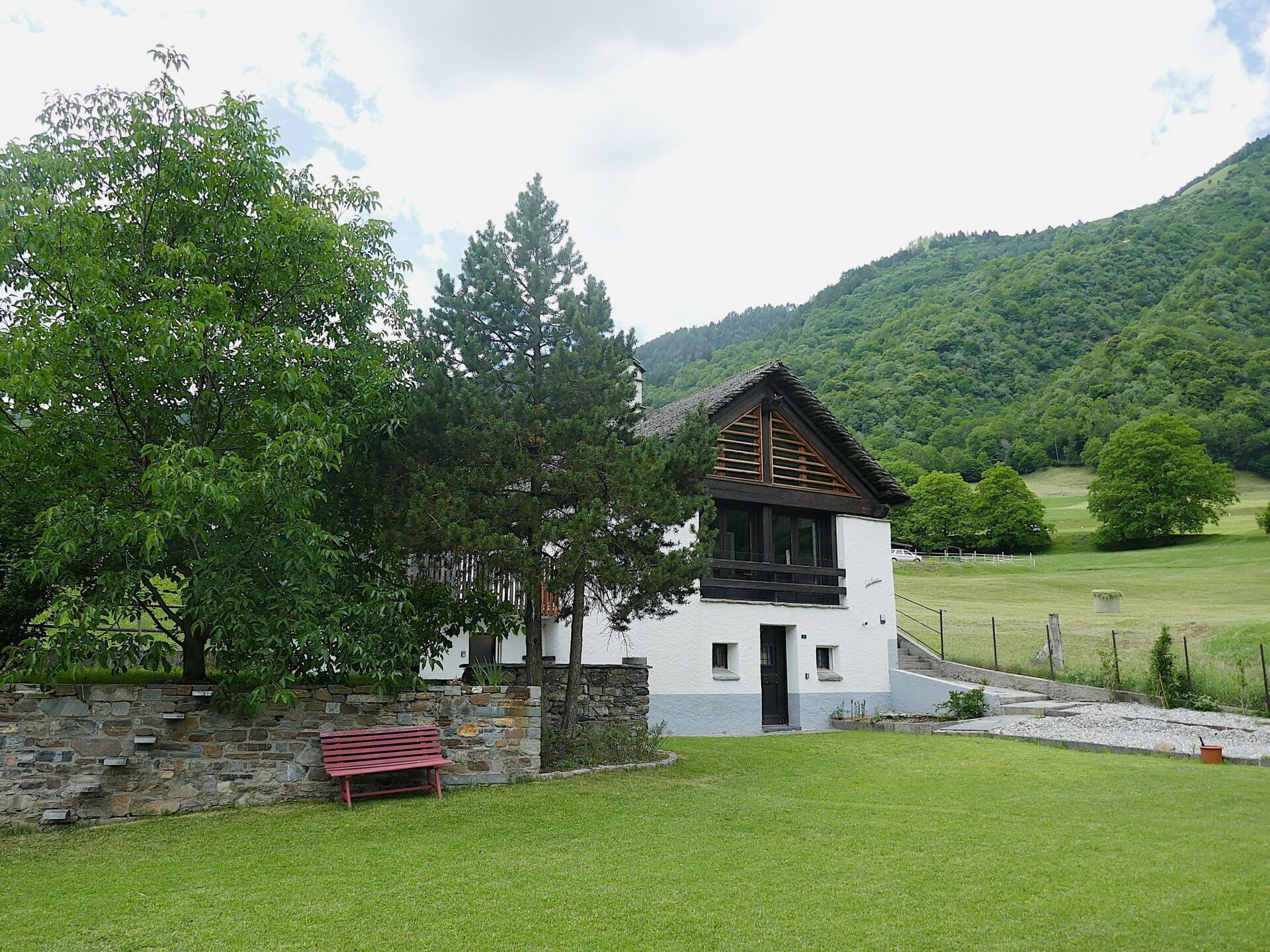 Haus, Hütte, Ländliches Gebiet, Menschliche Siedlung, Zuhause, Bauernhaus, Rasen, Garten, Dorf
