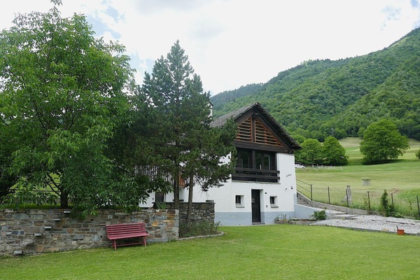 Haus, Hütte, Ländliches Gebiet, Menschliche Siedlung, Zuhause, Bauernhaus, Rasen, Garten, Dorf
