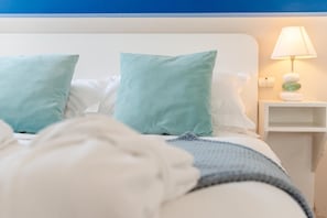 Bügeleisen/Bügelbrett, Reisekinderbett, Bettwäsche