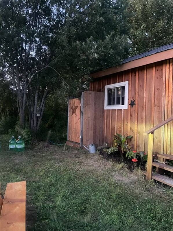Exterior - Room-fox Den Retreat Glamping (French River)
