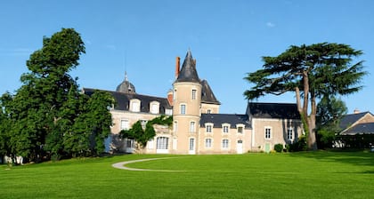 Adorable 1-bedroom castle in nice Savennières for a unique stay