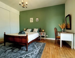 1 bedroom, desk, travel cot, free WiFi